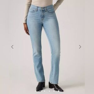 Levi's Women's Light Blue Shaping Boot Cut Jeans. 30”x30”